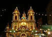 Die-Kirche-in-Zabbar-bei-einem-Fest-mit-Lichterketten-verziert