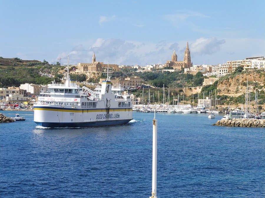 Gozo-Channel-Fähre Gaudos vor dem Hafen von Mġarr auf Gozo.